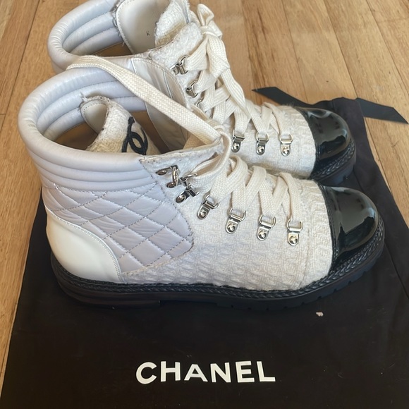 Chanel boot size 40 overall in condition - Picture 2 of 8